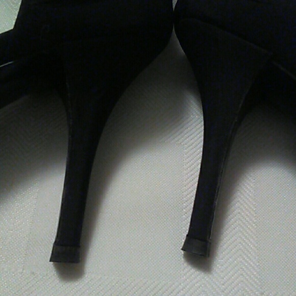 Beautiful Prada Heels - Picture 5 of 8